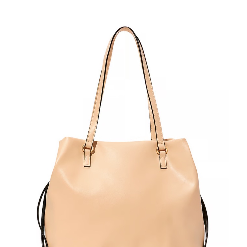 •Cute Victoria’s Secret hand bag• - Picture 3 of 6